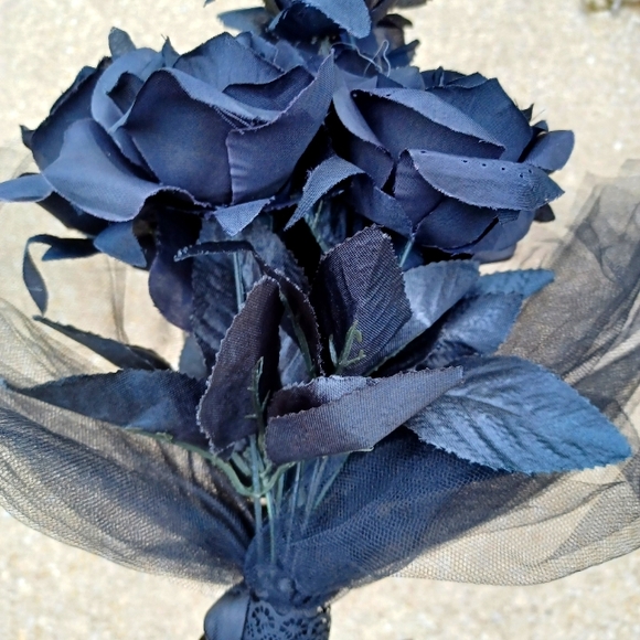 NWT Black Rose Bouquet - Picture 3 of 7